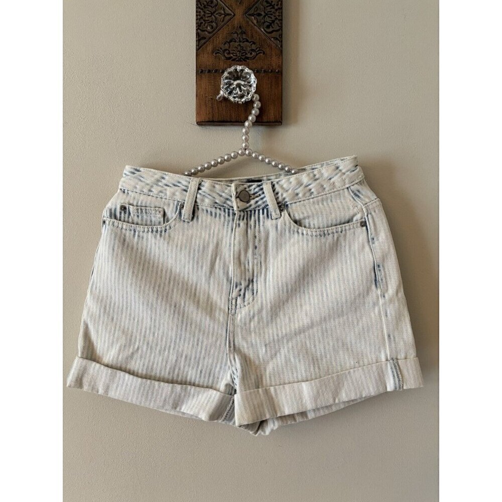 BDG Urban Outfitters Size 26 High Rise Mom Shorts Denim Stripe Light Wash